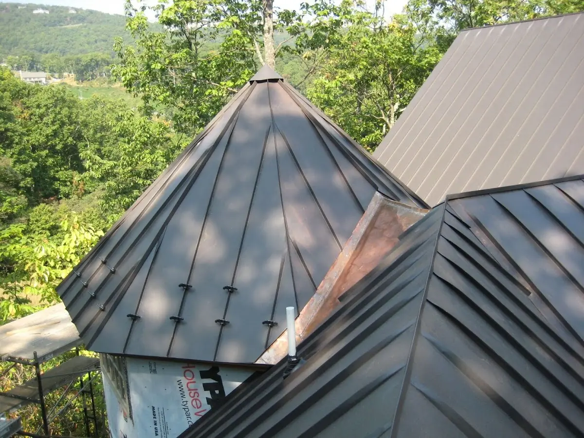 Professional Gutter Cleaning by Craftsman Roofing in Big Reef Mill